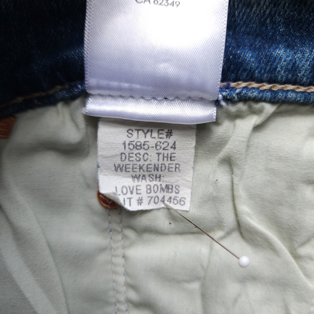 Mother The Weekender Flare Jeans In Love Bombs - Picture 13 of 16